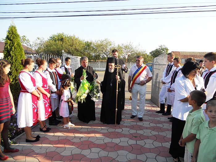 IPS Timotei, în mijlocul credincioşilor arădeni 90720