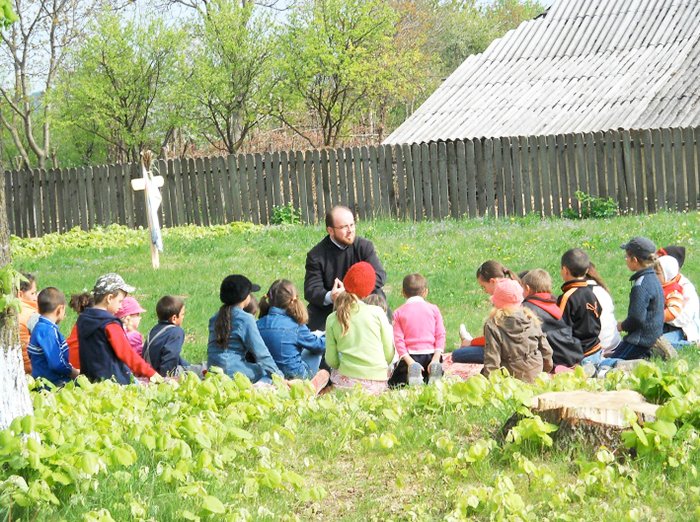 „Şcoala de Duminică“ în parohia Todireni, Protopopiatul Roman 90732