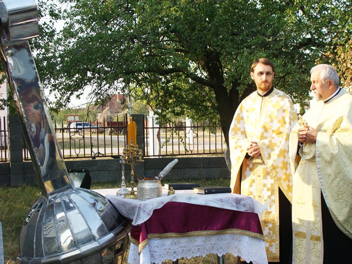 O nouă cruce pentru biserica din Moţiori 90759
