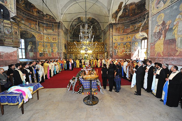 Preoteasă model şi medic apreciat 90745