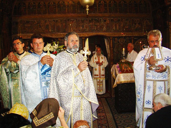 Hramul Parohiei Râmeşti din Horezu 90796