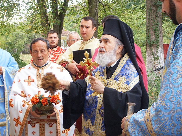 Ierarhii bănăţeni, în mijlocul credincioşilor 90840