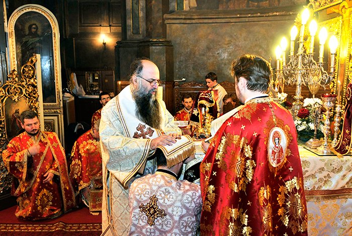 Dicţionar liturgic: Punerea mâinilor 90866