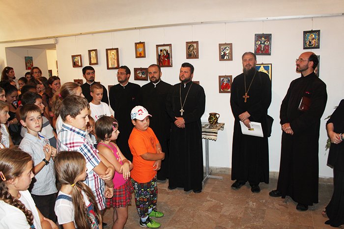 Icoane pe sticlă ale copiilor expuse la Alba Iulia 90854