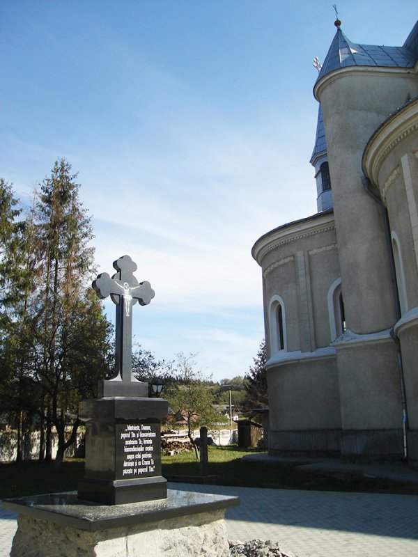 IPS Pimen va sfinţi o troiţă în Vicovu de Jos 90877