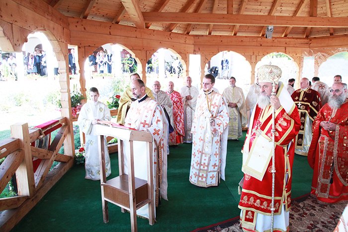 Hramuri la mănăstirile transilvane 90940