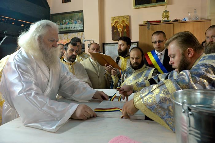 Biserica parohiei Văculeşti, resfinţită după 300 de ani 90961