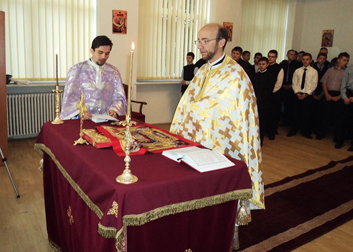 Înnoire liturgică la liceul ortodox din Oradea 91054