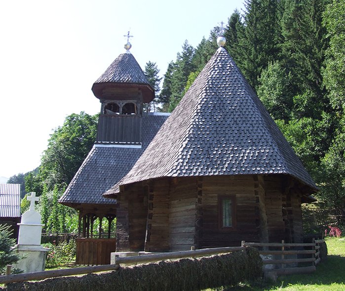 Graţioasele ctitorii de lemn ale Neamţului 91079