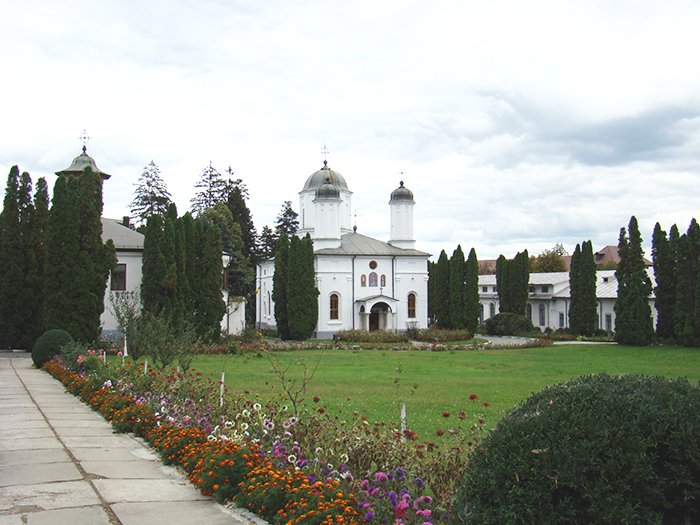 Moaştele Sfântului Grigorie Decapolitul şi ale Sfintei Muceniţe Filofteia, la Râmnicu Vâlcea 91071