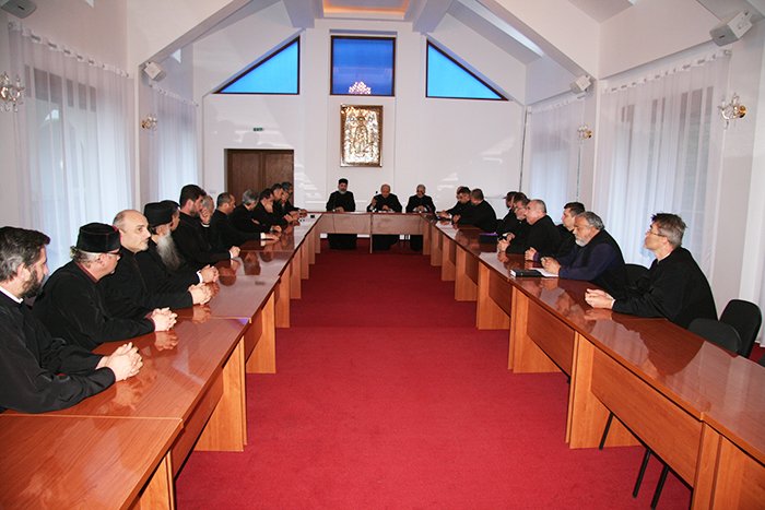 Discuţii despre rolul Bisericii în viaţa tinerilor 91086