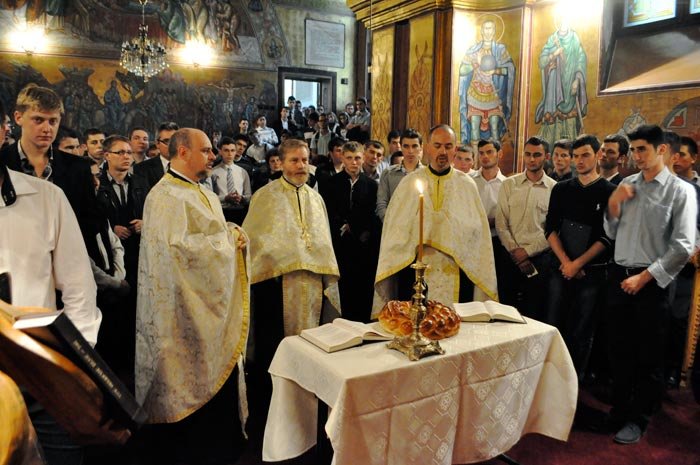 Parastas pentru „patronul academic“ al Facultăţii de Teologie Ortodoxă din Iaşi 90038