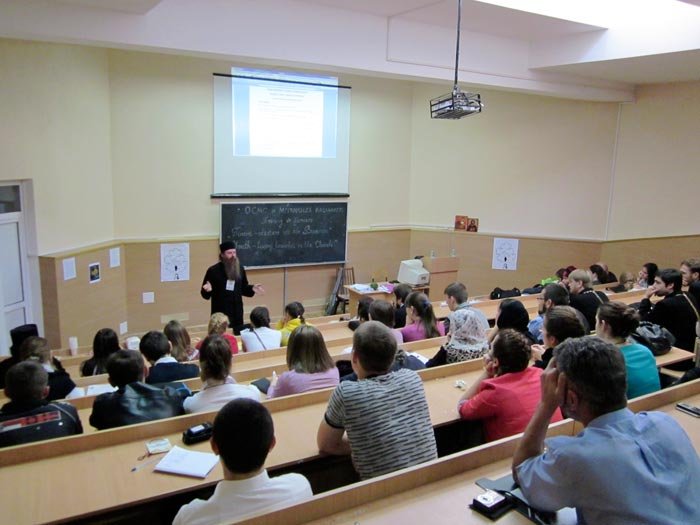 Traininguri pentru preoţi şi credincioşi 90055