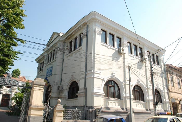 „Focuri mocnite“, volum de versuri lansat la Craiova 90023