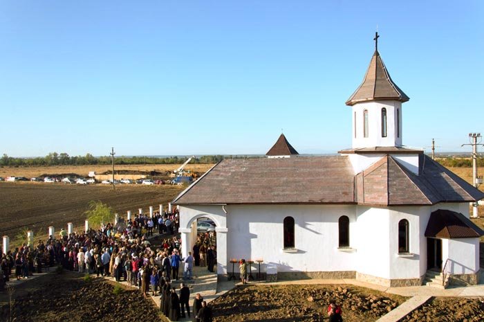 „De azi înainte, aici, rugăciunile să fie neîncetate” 90010