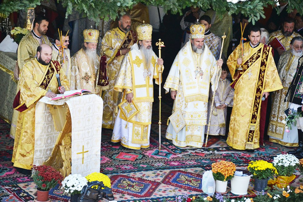 Înnoire şi binecuvântare în biserica de lemn a Rădăşenilor 89979