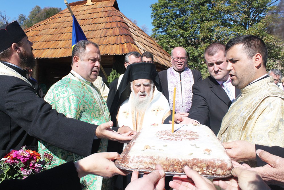 IPS Gherasim a sfinţit troiţa eroilor din Costeşti 89932