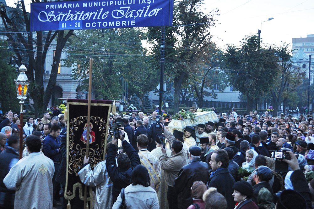Procesiunea de scoatere a moaştelor Sfintei Parascheva 89936