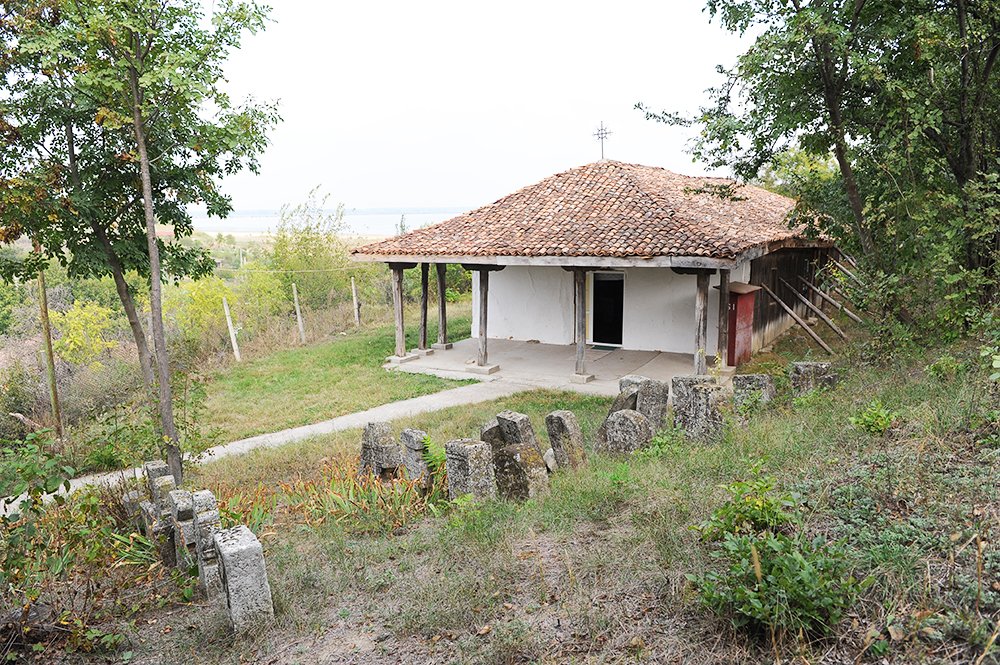 Biserica de pământ din Satu Nou 89888