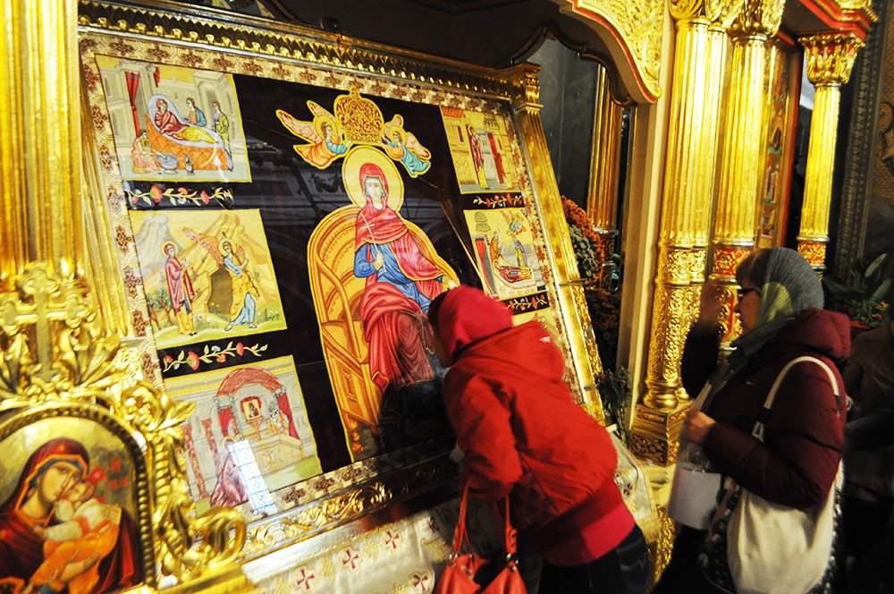 Dar de mare preţ pentru Sfânta Cuvioasă Parascheva 89810