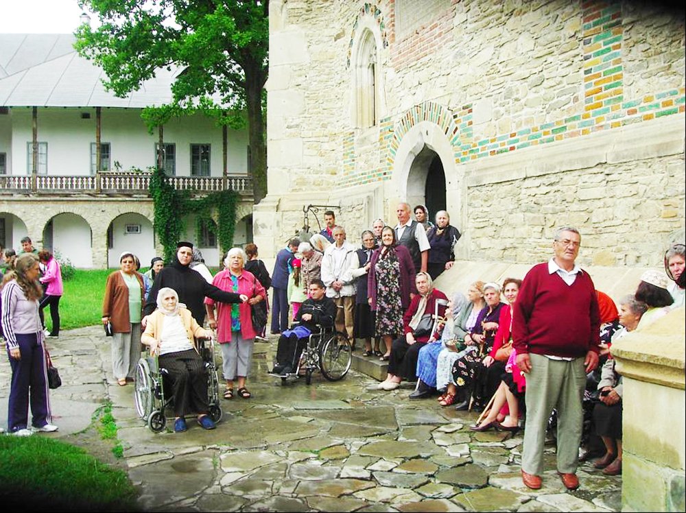 De 10 ani în slujba semenilor 89813