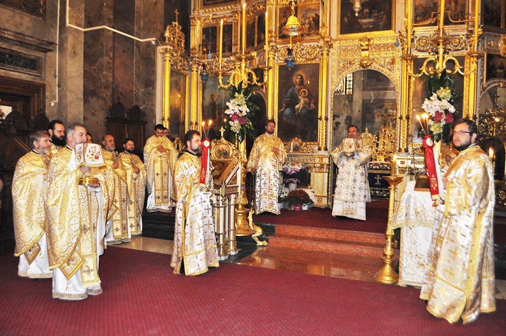 Pelerinajul, purtarea crucii prin comuniune şi rugăciune 89809