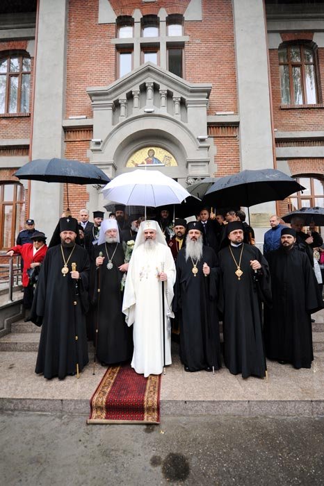 Vizite la „Diaconia”, Biserica „Sfântul Sava” şi Spitalul „Providenţa” 89825