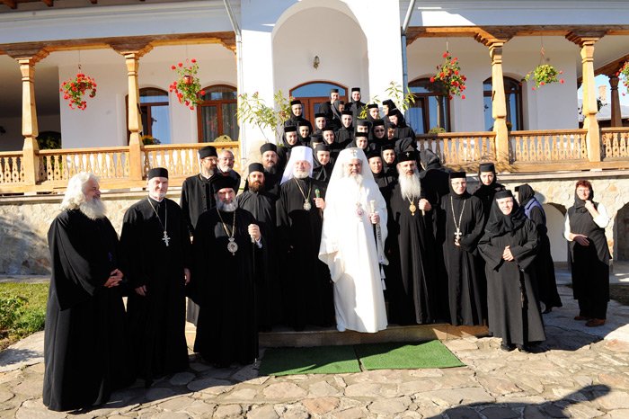 Oaspeţi de seamă la Agapia şi Văratec 89847