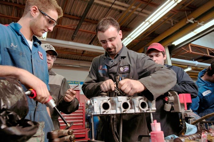 Elevii şcolilor profesionale vor primi bursele 89192