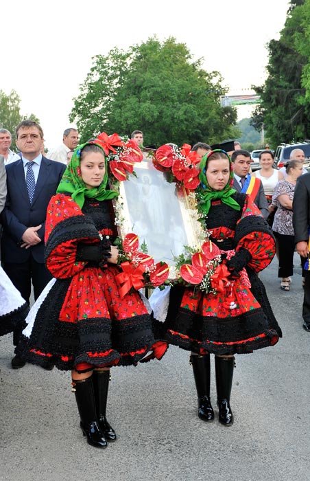 Sfânta Tradiţie şi tradiţiile populare 89189