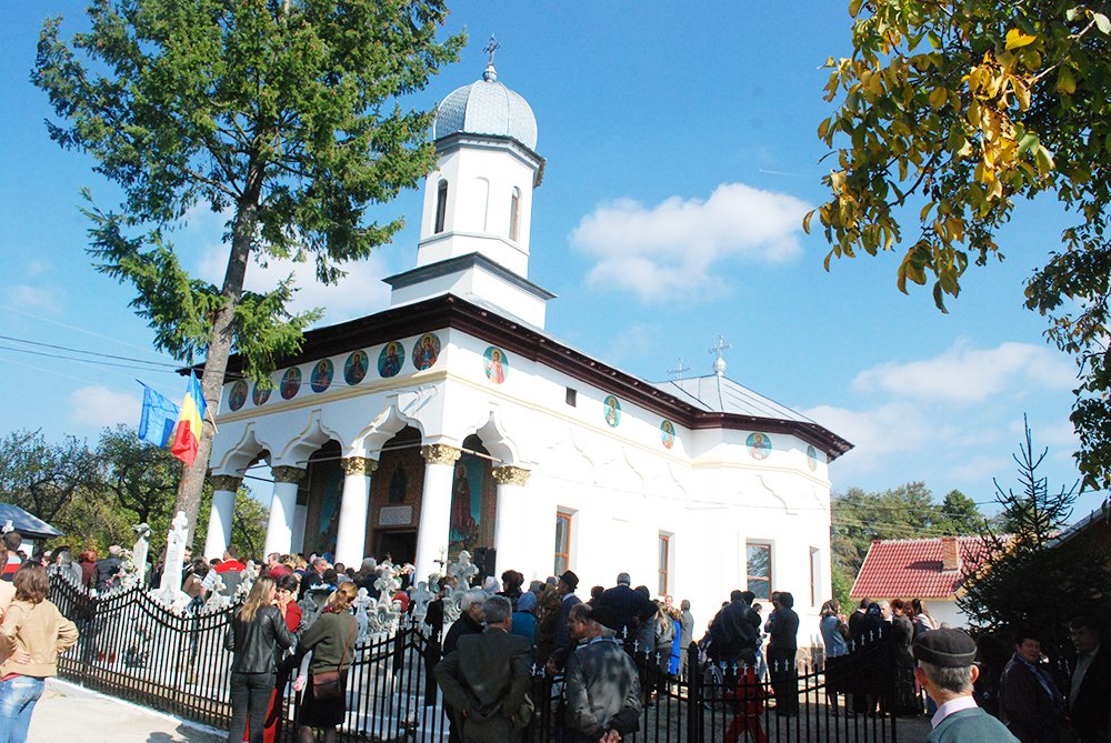Bisericile din Radoşi şi Optaşi au fost resfinţite 89263