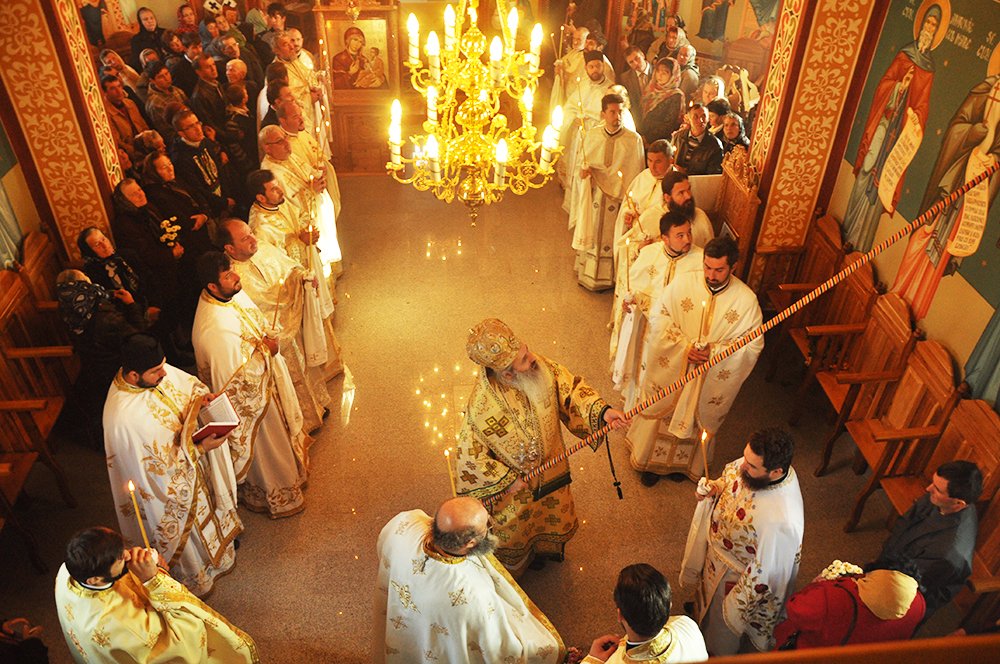 „Niciodată nu am văzut în curtea bisericii atâţia oameni“ 89268