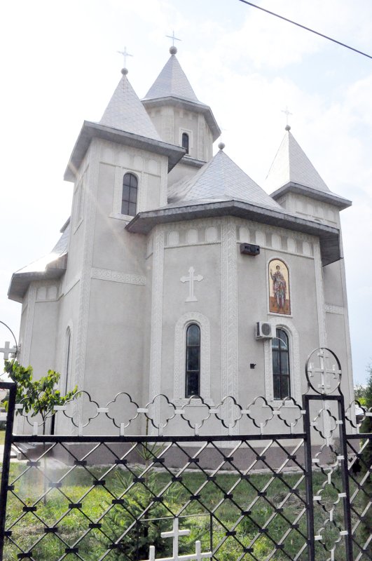 Biserica Sfântului Dimitrie din Gherăieşti, în haine de sărbătoare 89309