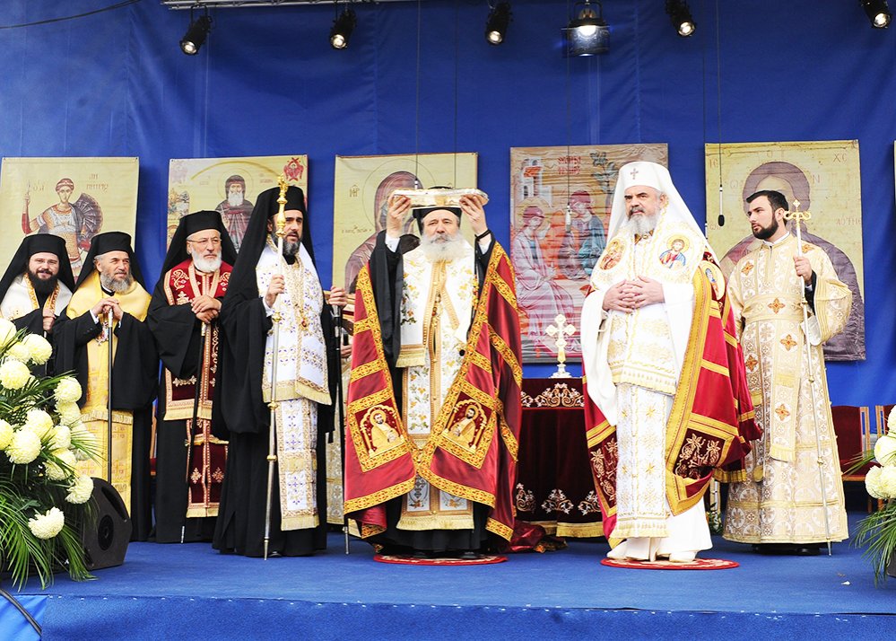 Tainică îmbrăţişare a sfinţilor în urbea lui Bucur 89297