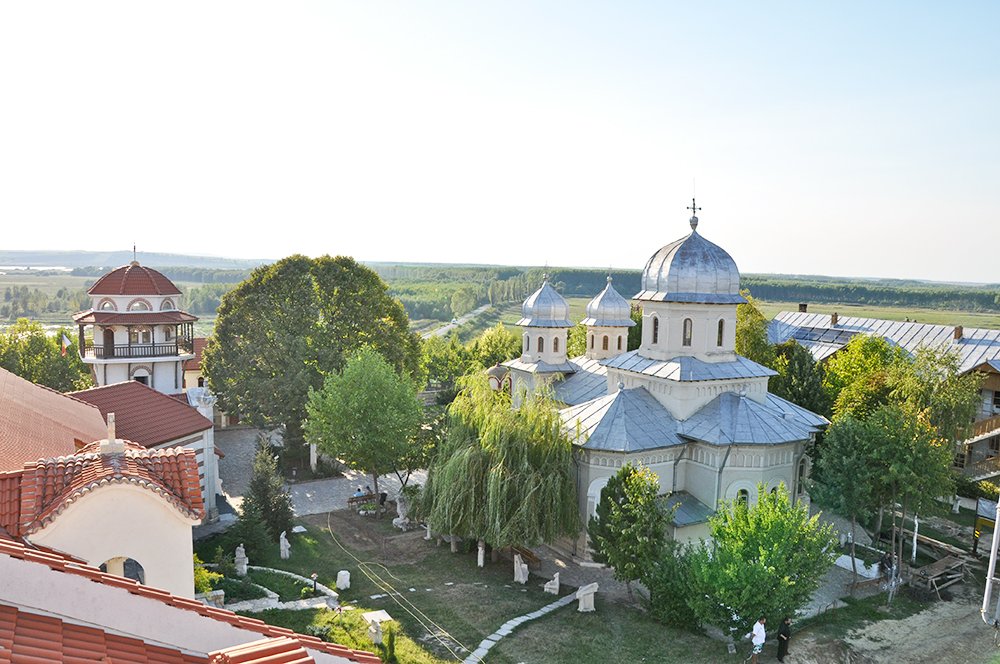 Sfântul Iachint de Vicina şi biserica lui de la Dervent 89377