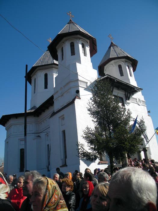 Sărbătoarea parohiei gorjene Roşiuţa 89486