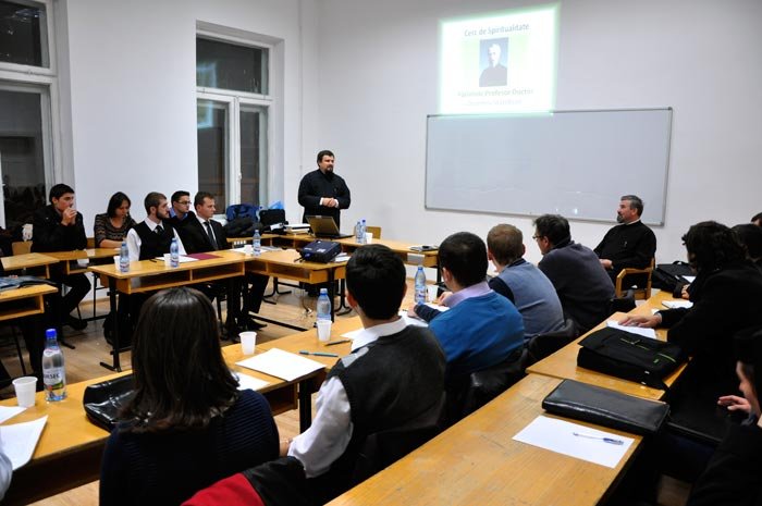 Întâlnire cu viaţa şi opera părintelui Dumitru Stăniloae, la Facultatea de Teologie din Iaşi 89511