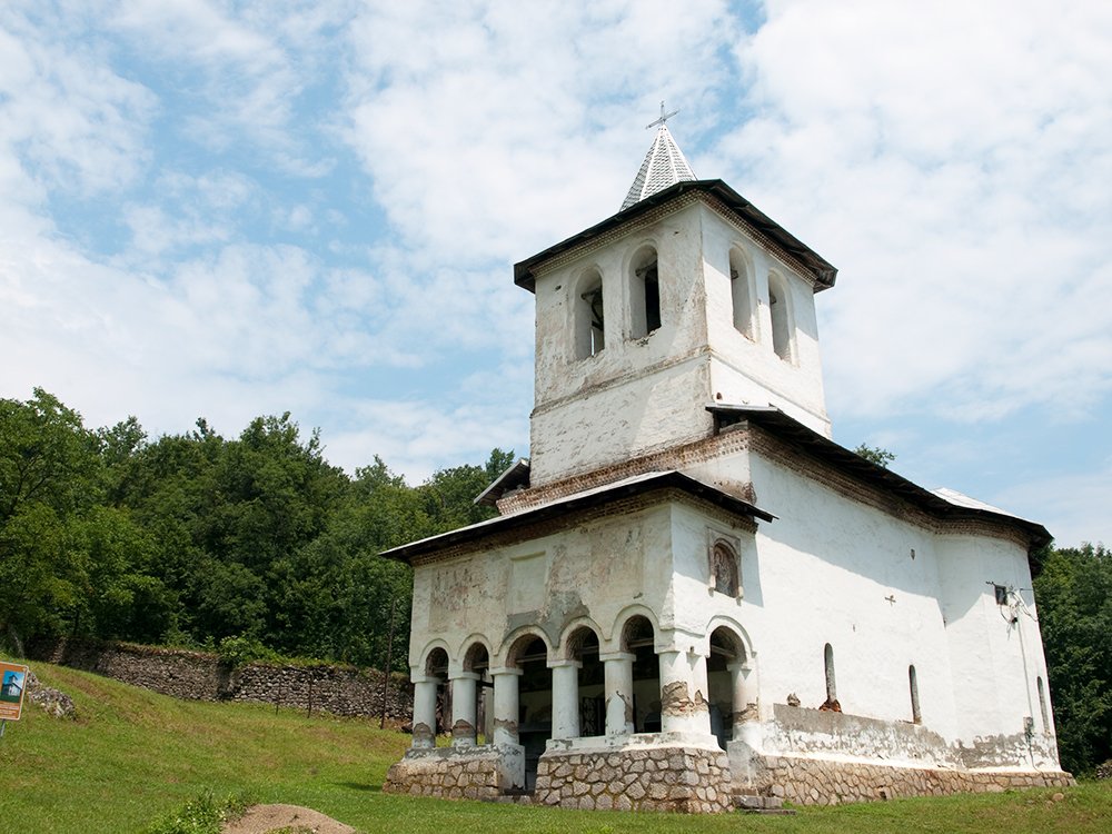 Sărbătoarea Sfinţilor Arhangheli în Mitropolia Olteniei 89590