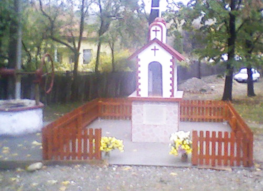 Sfinţire de troiţă în cinstea Sfântului Ierarh Nectarie la Ilovăţ 89611