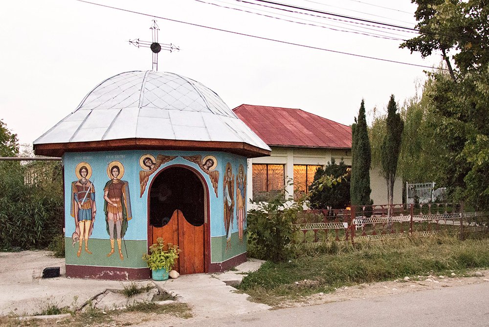 Troiţele lui Dumitru, urmaşul Giureştilor 89604