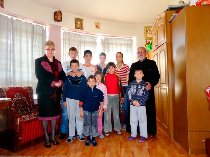 „Copiii aceştia sunt familia mea şi întărirea mea de la Dumnezeu“ 89667