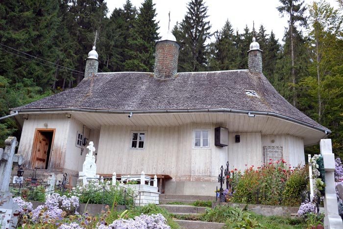 Bisericuţa ocrotitoare a Văii Largului 89684