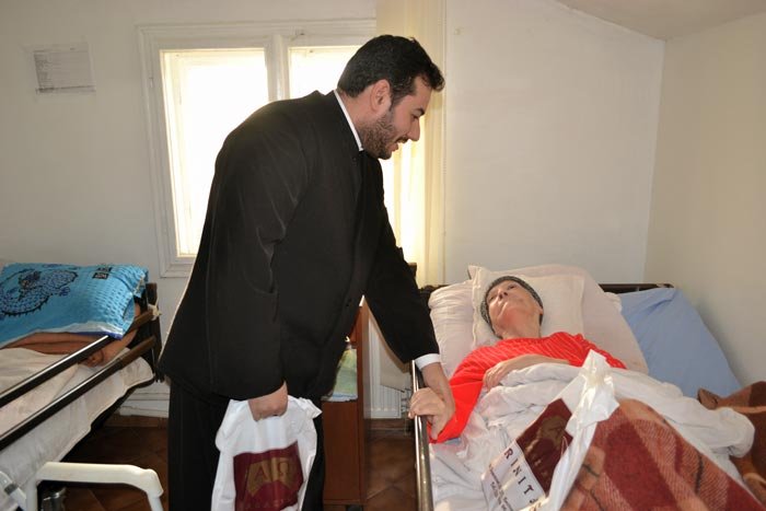 Daruri pentru bătrâni din partea Parohiei „Şerban Vodă“ din Capitală 89674