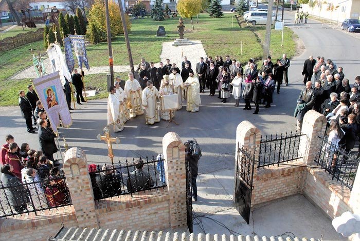 Hram şi resfinţire la Micherechi 89675