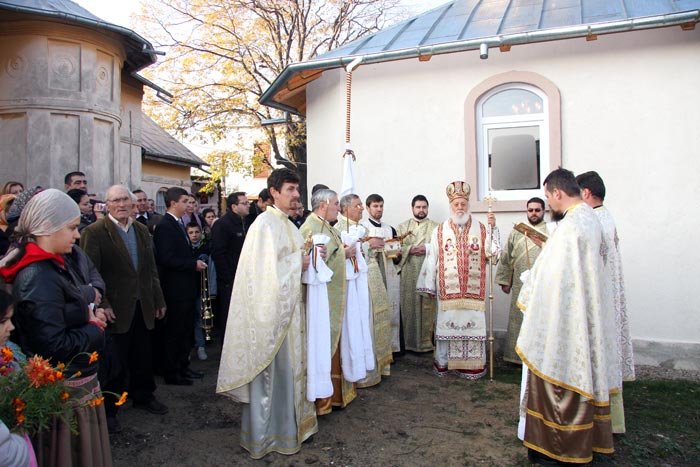 Noi biserici la Pucioasa şi Proşca 89672