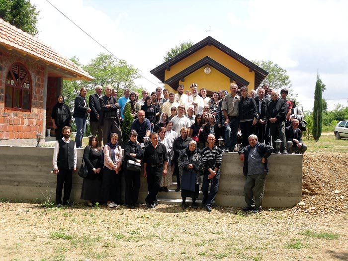 Românii din Serbia cer dreptul la slujbe în limba română 89679