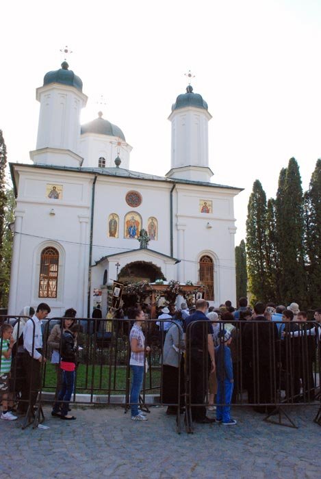 Sărbătoare în Arhiepiscopia Râmnicului 89703