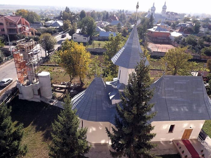 Clopotniţă în construcţie la biserica Spitalului Municipal din Paşcani 89764