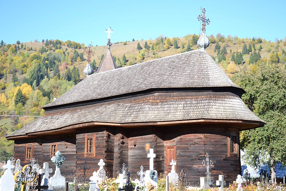 Bisericuţa de la poalele Ceahlăului 89140