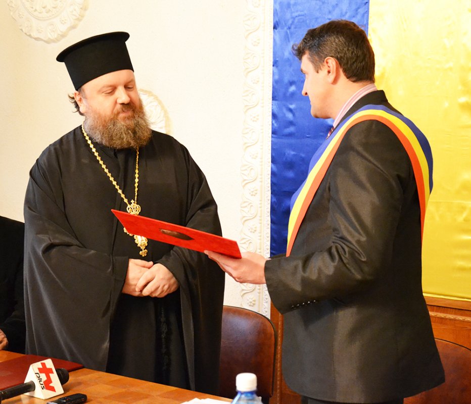 Un nou cetăţean de onoare al Fălticeniului 89096